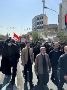 حضور احمدی نژاد در مراسم تشییع رهبر شهید انقلاب